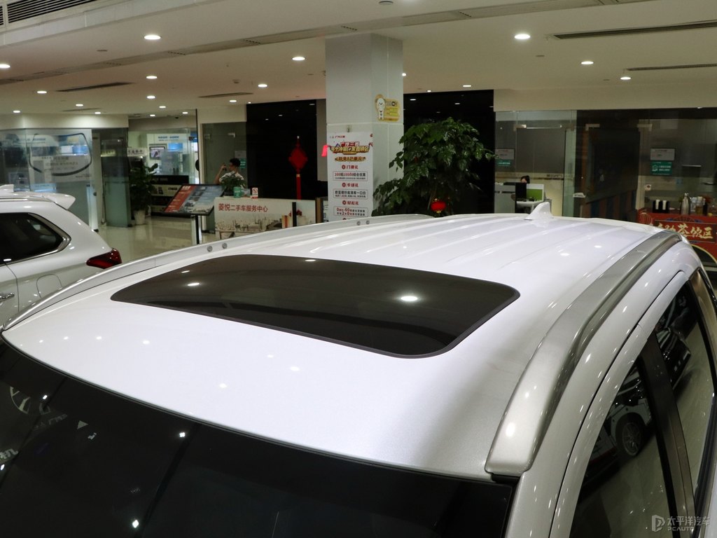 珍珠白歐藍(lán)德車身外觀圖片