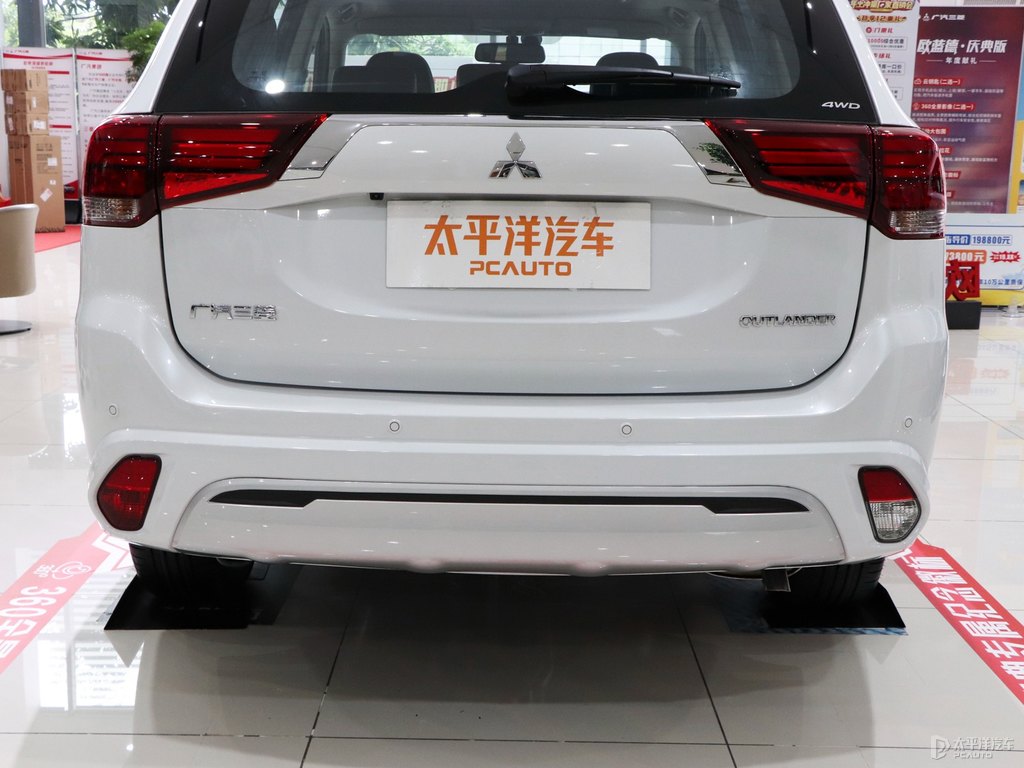 珍珠白歐藍(lán)德車尾外觀圖片