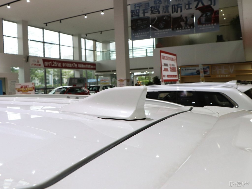珍珠白歐藍(lán)德車身外觀圖片