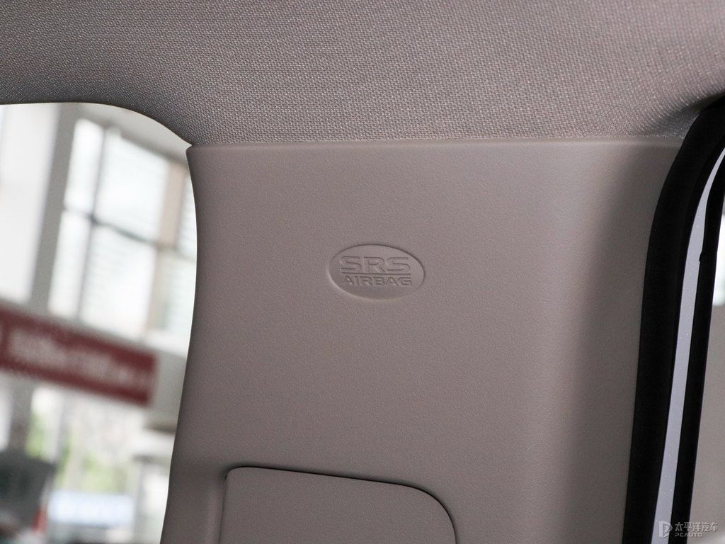 珍珠白歐藍(lán)德車廂內(nèi)飾圖片