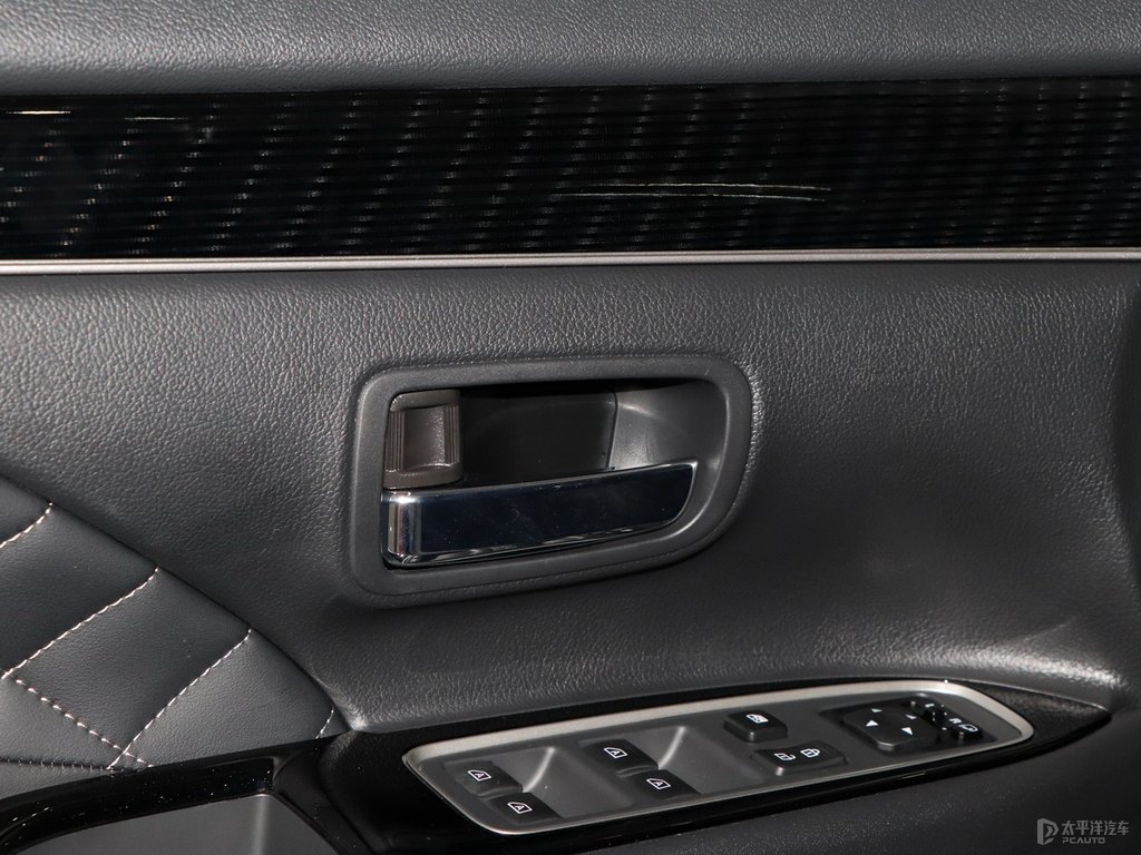 珍珠白歐藍德車廂內(nèi)飾圖片