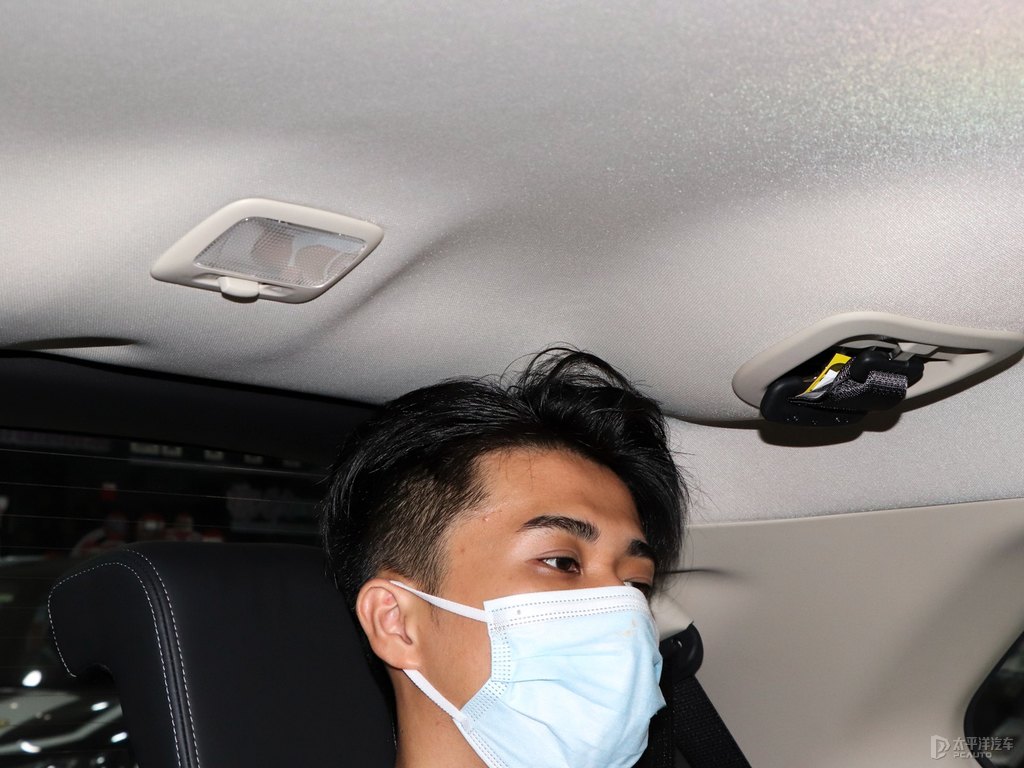珍珠白歐藍(lán)德駕乘空間空間圖片