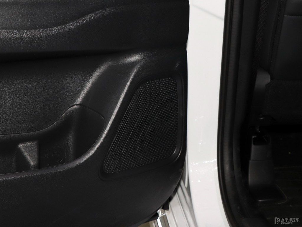 珍珠白歐藍德車廂內飾圖片