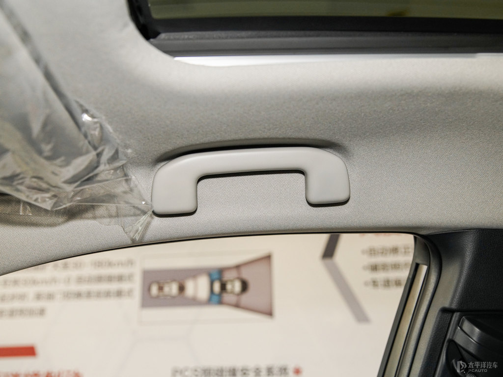 歐泊銀豐田C-HR車廂內飾圖片