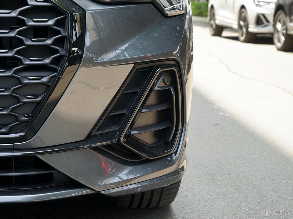 天云灰奧迪Q3 Sportback車頭外觀圖片