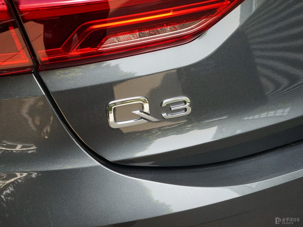 天云灰奧迪Q3 Sportback車尾外觀圖片