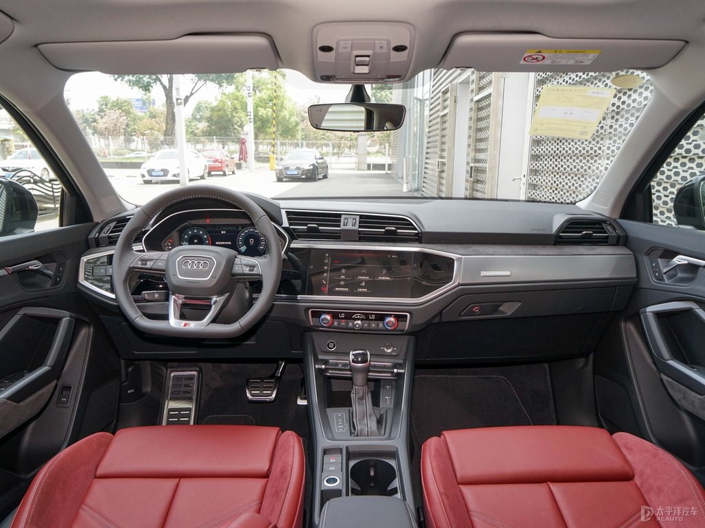 天云灰奧迪Q3 Sportback中控內飾圖片