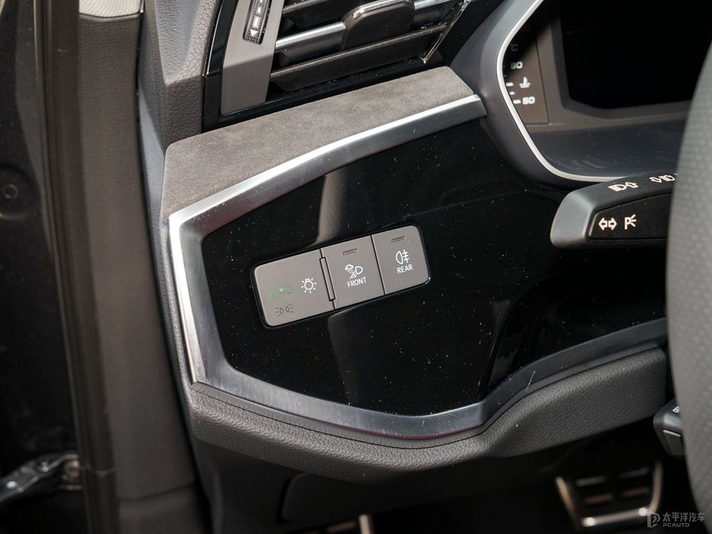 天云灰奧迪Q3 Sportback中控內(nèi)飾圖片