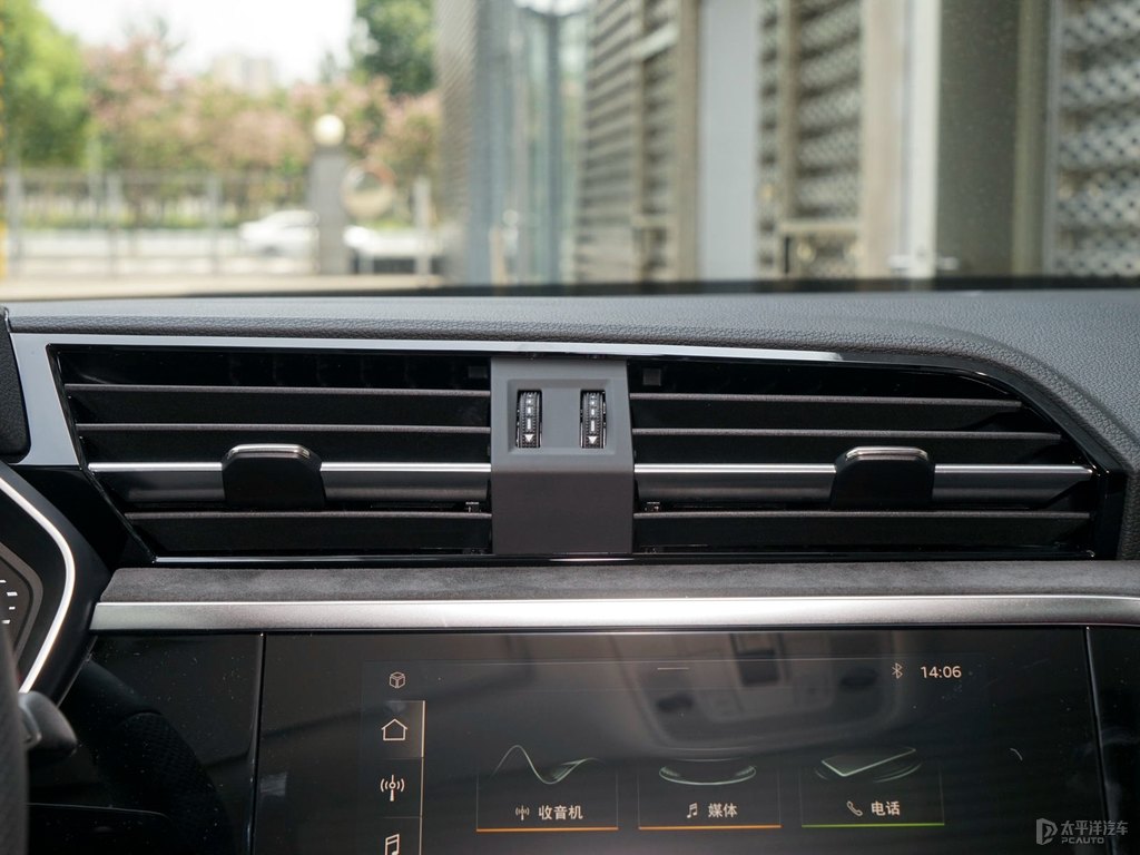 天云灰奧迪Q3 Sportback中控內(nèi)飾圖片