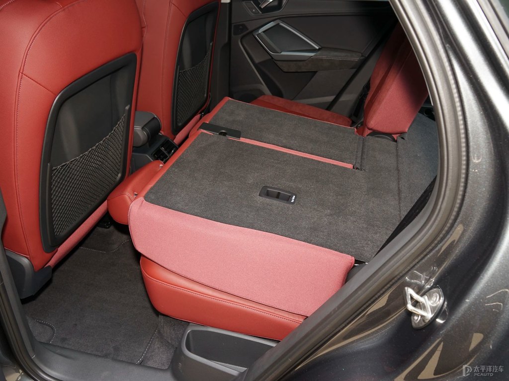 天云灰?jiàn)W迪Q3 Sportback座椅內(nèi)飾圖片