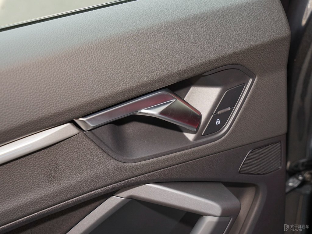 天云灰奧迪Q3 Sportback車廂內(nèi)飾圖片