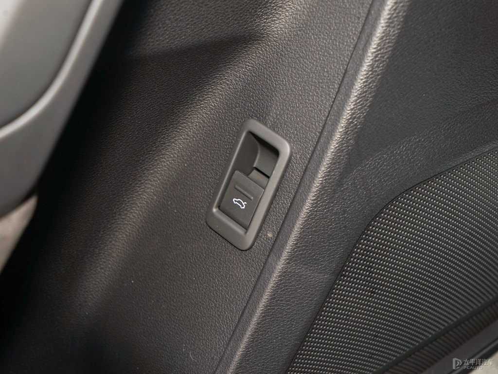 天云灰奧迪Q3 Sportback車廂內飾圖片