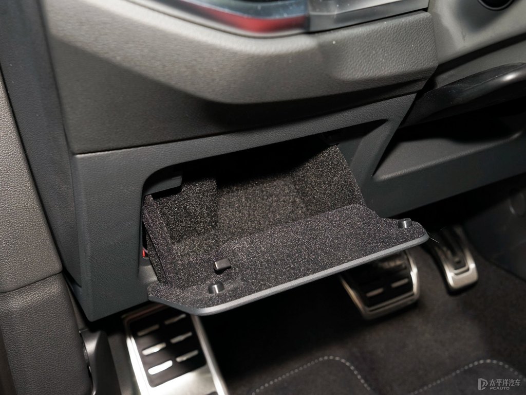 天云灰奧迪Q3 Sportback儲物空間空間圖片