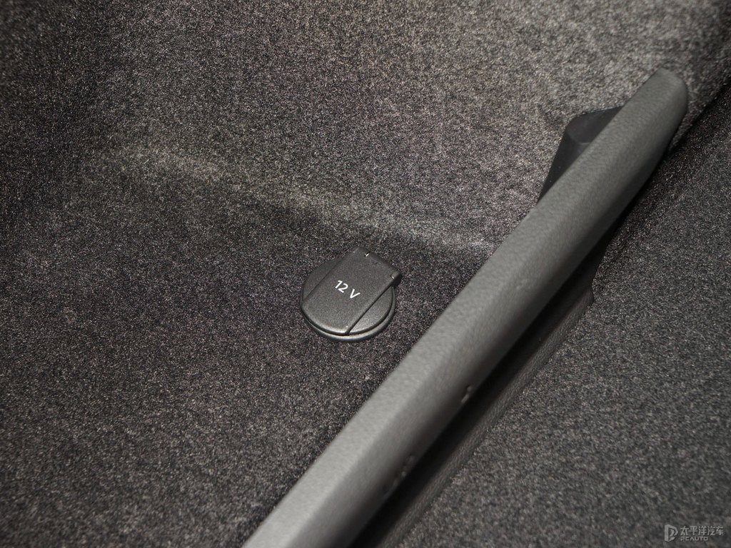 天云灰?jiàn)W迪Q3 Sportback后備廂空間圖片