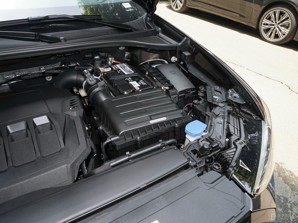 天云灰奧迪Q3 Sportback發(fā)動(dòng)機(jī)其它細(xì)節(jié)圖片