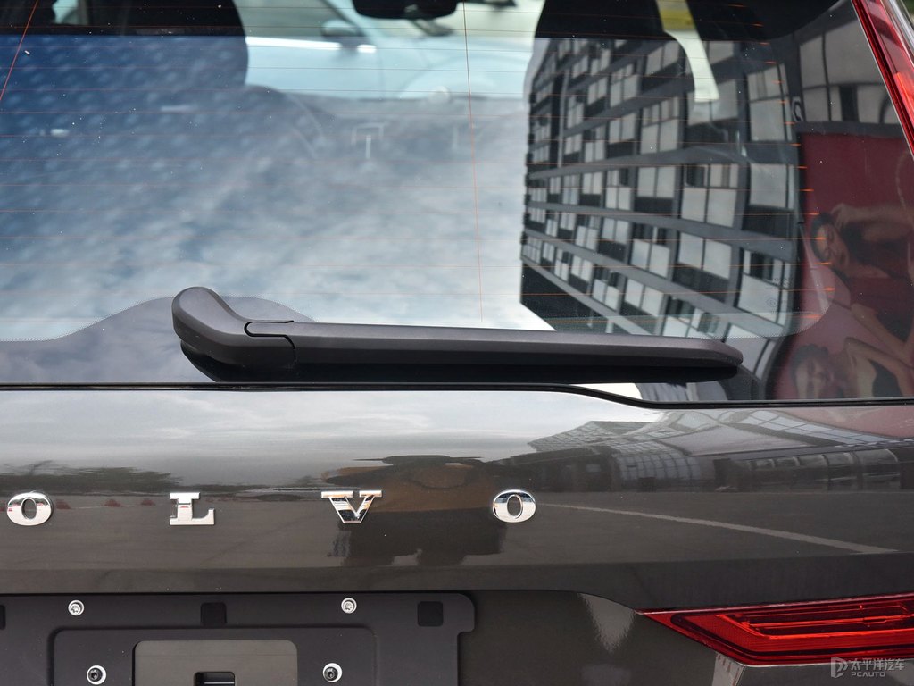 松林灰沃爾沃XC60新能源車尾外觀圖片