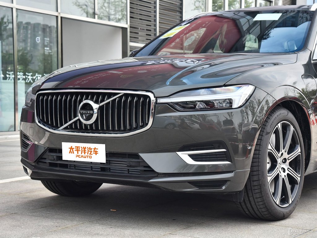 松林灰沃爾沃XC60新能源車頭外觀圖片