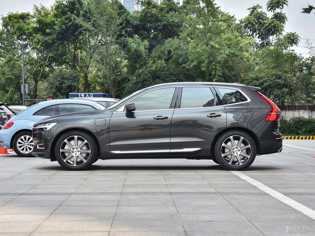 松林灰沃爾沃XC60新能源整車外觀外觀圖片