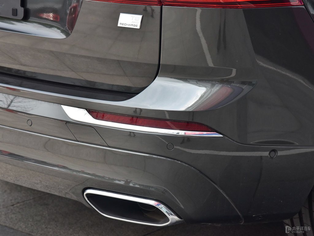 松林灰沃爾沃XC60新能源車尾外觀圖片