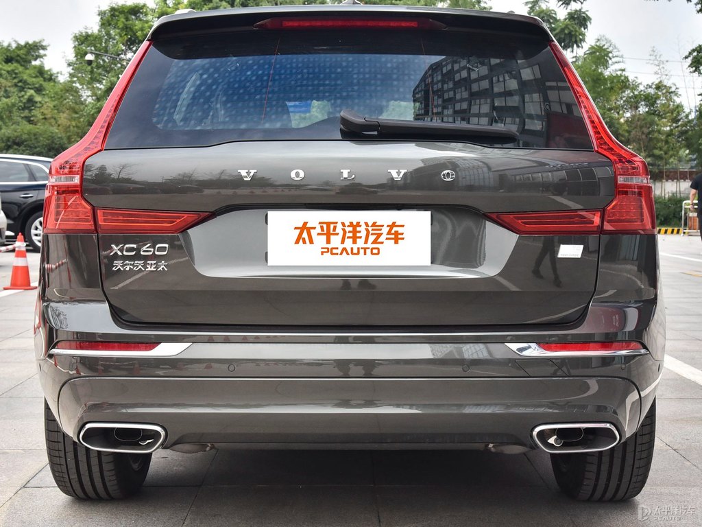 松林灰沃爾沃XC60新能源車尾外觀圖片