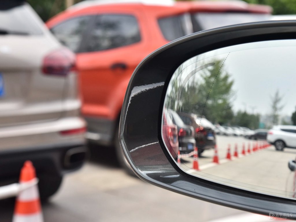 松林灰沃爾沃XC60新能源車身外觀圖片