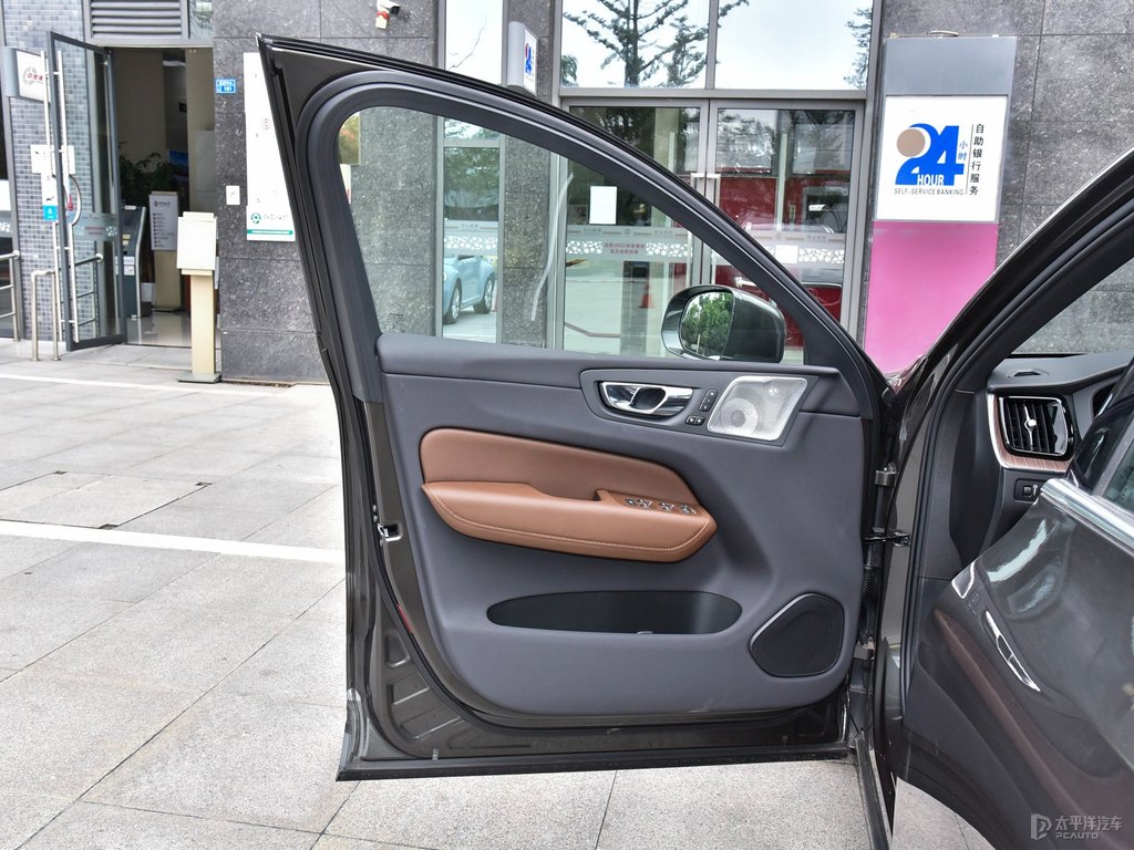 松林灰沃爾沃XC60新能源車廂內飾圖片