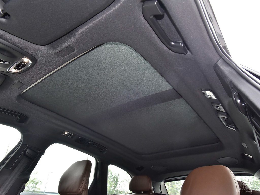 松林灰沃爾沃XC60新能源車廂內(nèi)飾圖片