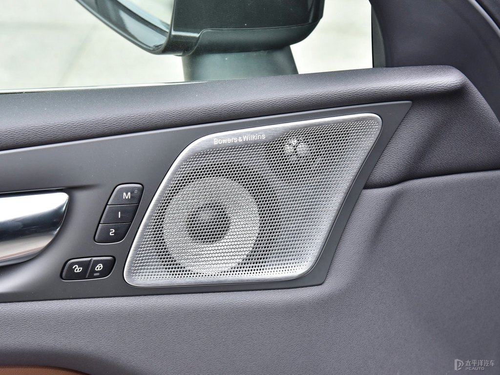 松林灰沃爾沃XC60新能源車廂內(nèi)飾圖片