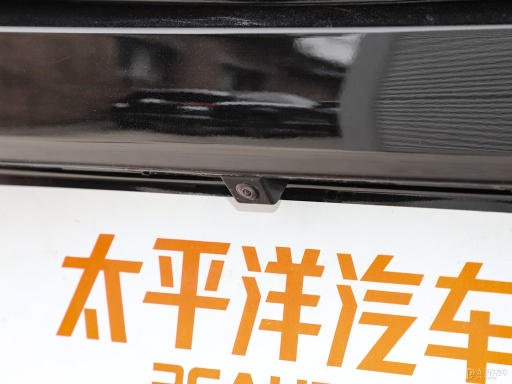 極夜黑紅旗H5經(jīng)典車尾外觀圖片