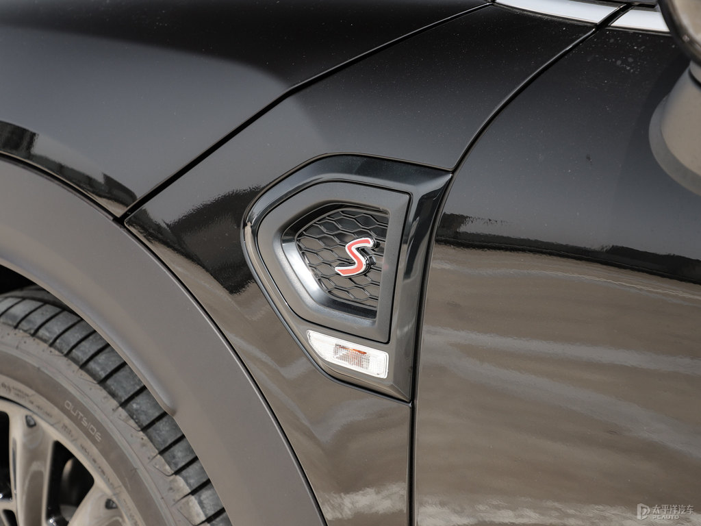 ҹMINI COUNTRYMAN܇^DƬ