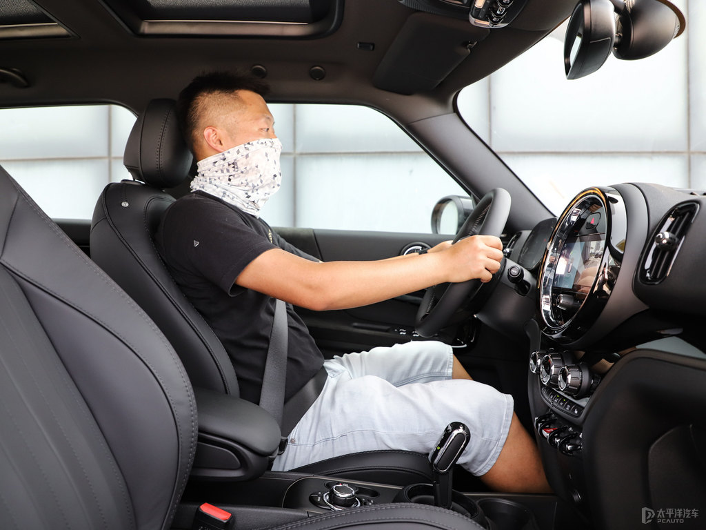 ҹMINI COUNTRYMAN{˿ggDƬ