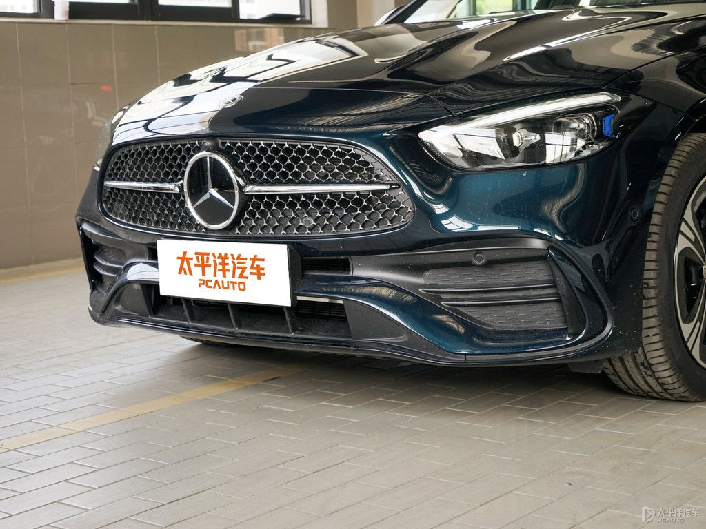 松石綠色奔馳C級(jí)車頭外觀圖片