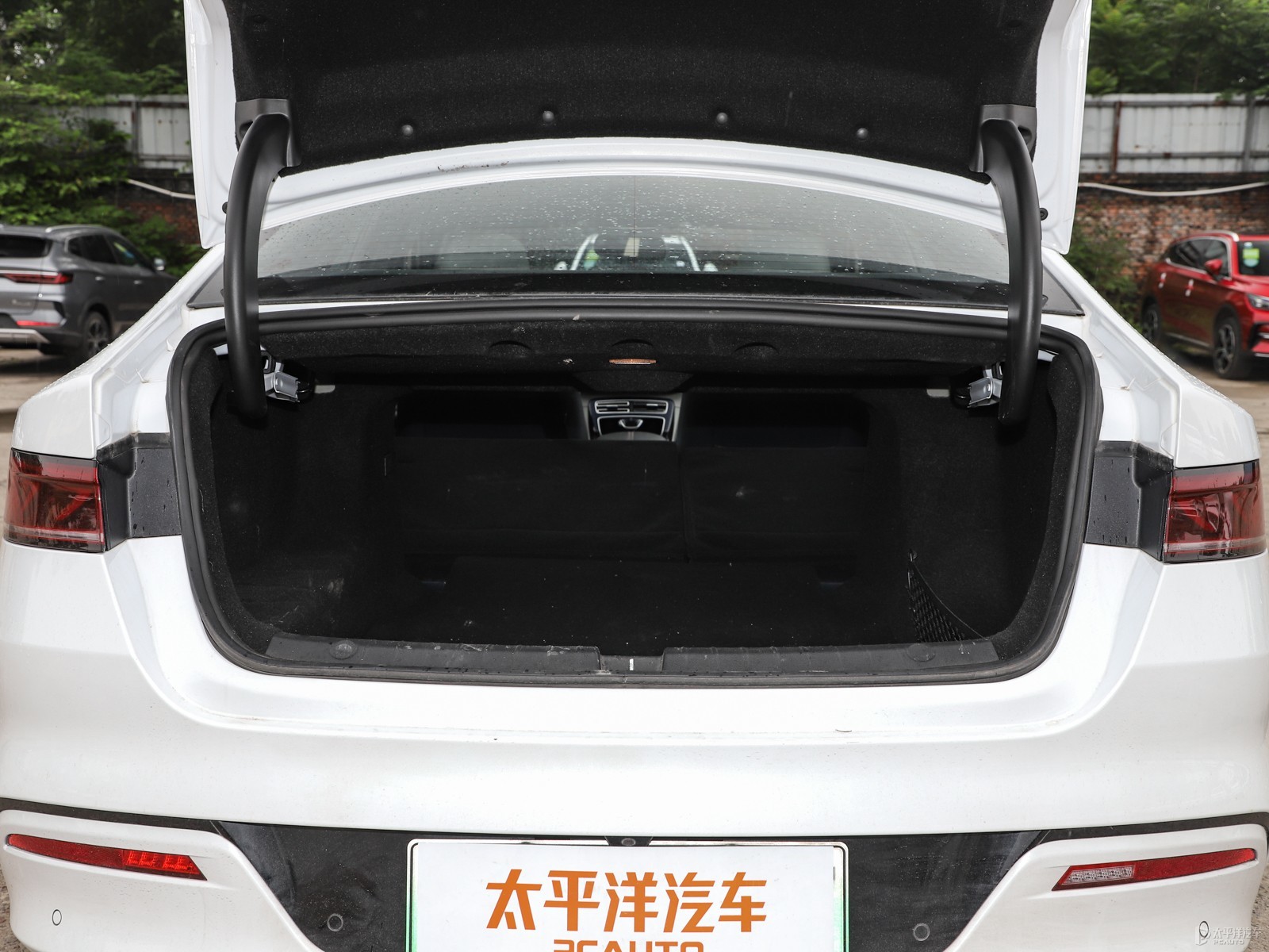 秦PLUS空間高清大圖