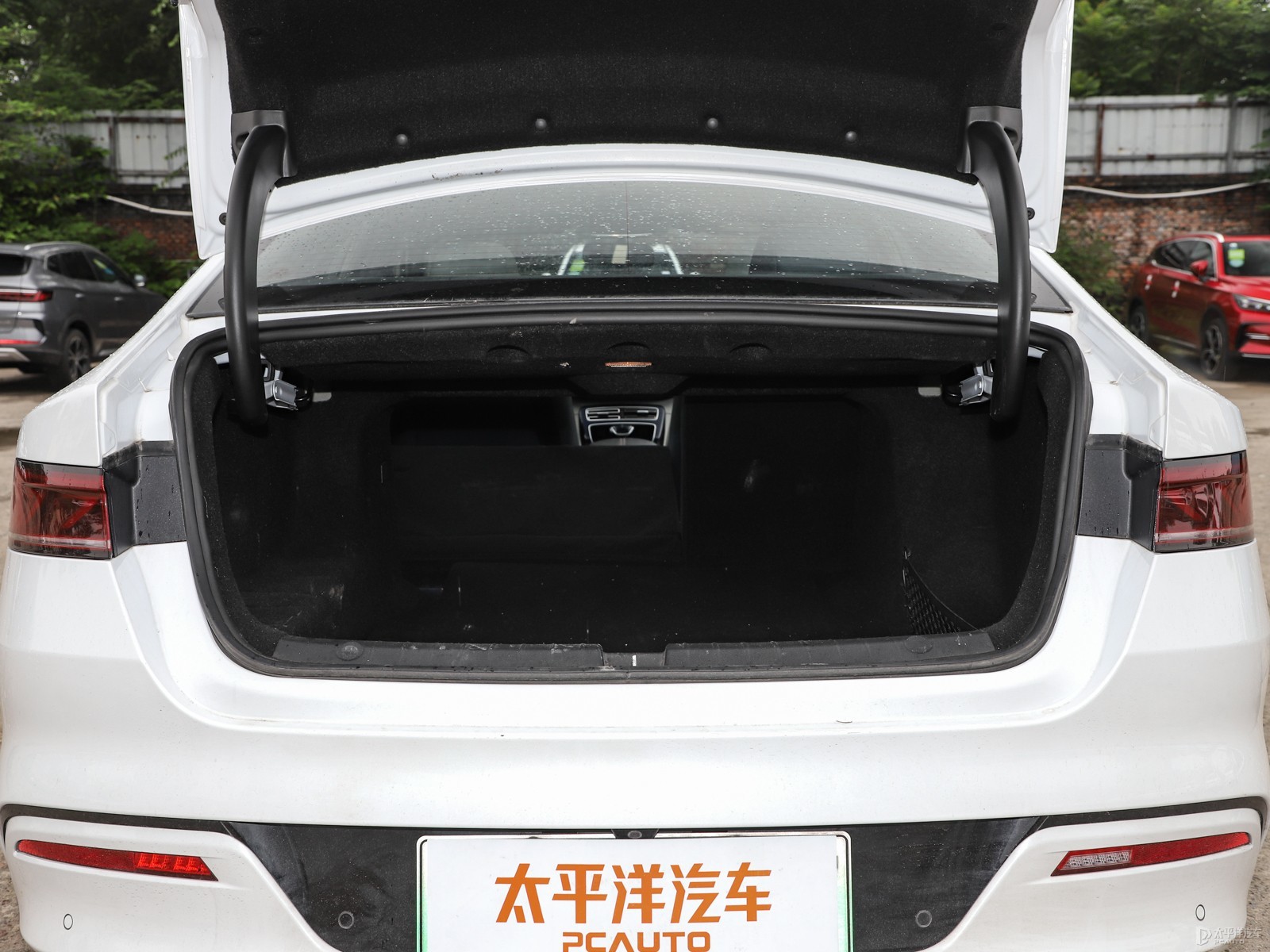 秦PLUS空間高清大圖
