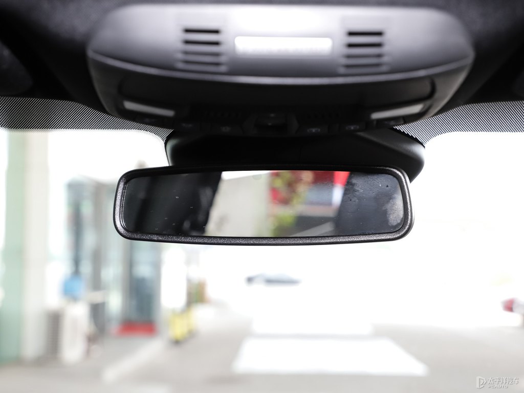 皓月白銳界L車廂內飾圖片