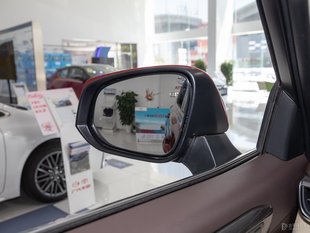 星鉆紅漢蘭達(dá)車身外觀圖片