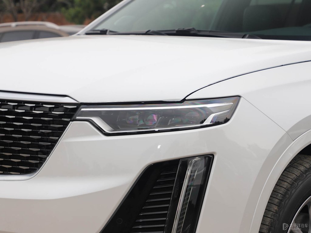 鉆白凱迪拉克XT6車(chē)頭外觀圖片
