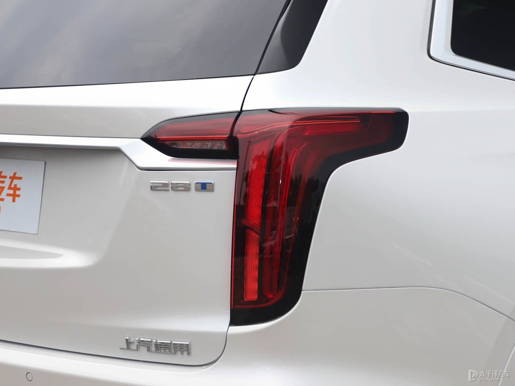 鉆白凱迪拉克XT6車尾外觀圖片