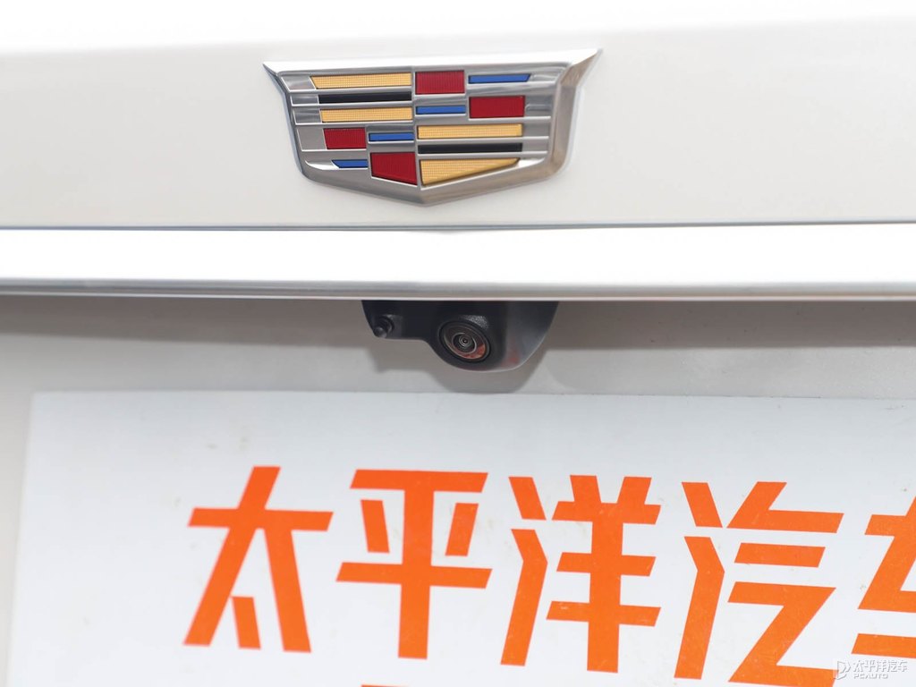鉆白凱迪拉克XT6車尾外觀圖片