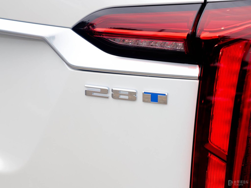 鉆白凱迪拉克XT6車(chē)尾外觀圖片