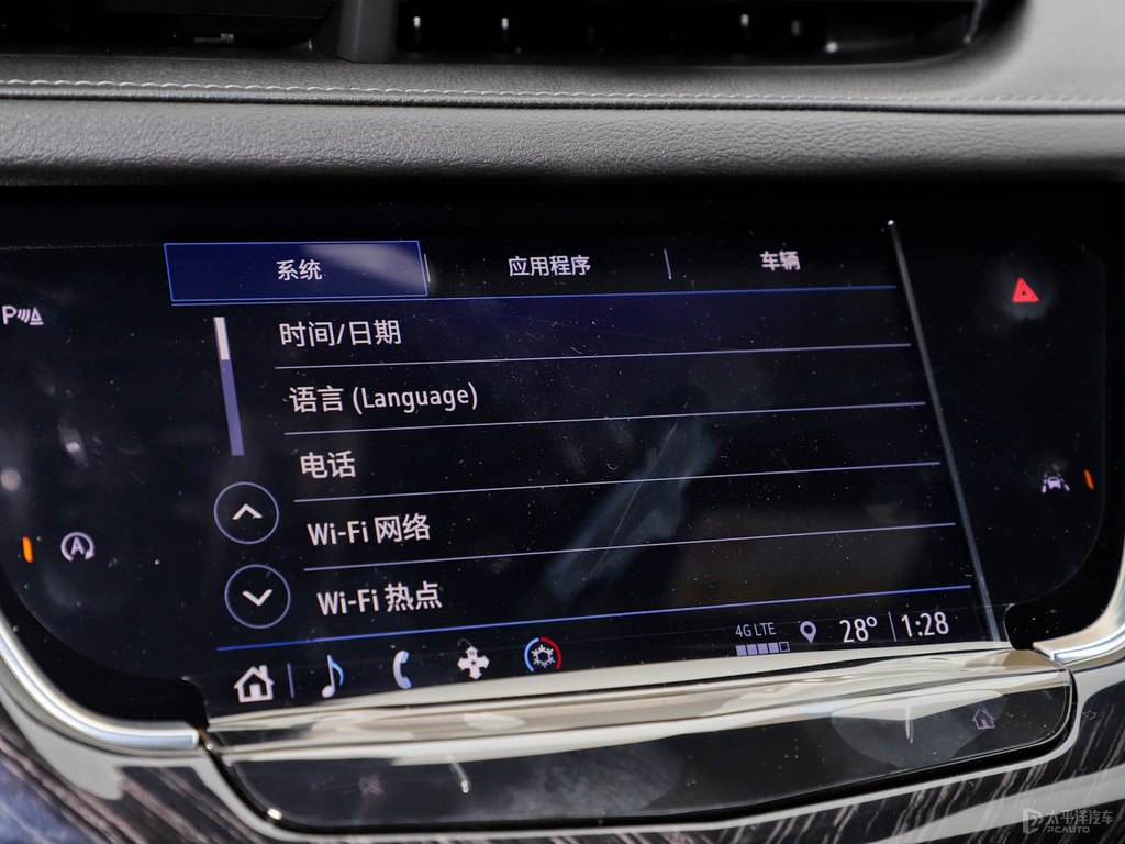 鉆白凱迪拉克XT6中控內(nèi)飾圖片