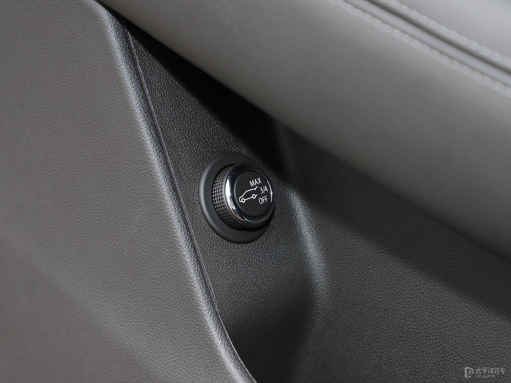 鉆白凱迪拉克XT6車(chē)廂內(nèi)飾圖片