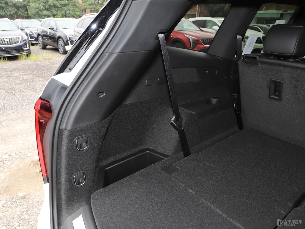 鉆白凱迪拉克XT6后備廂空間圖片