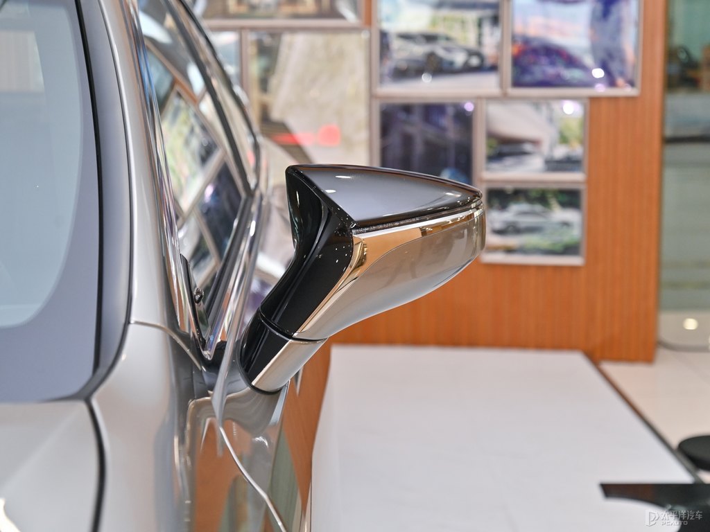 超音速鈦銀雷克薩斯ES車身外觀圖片