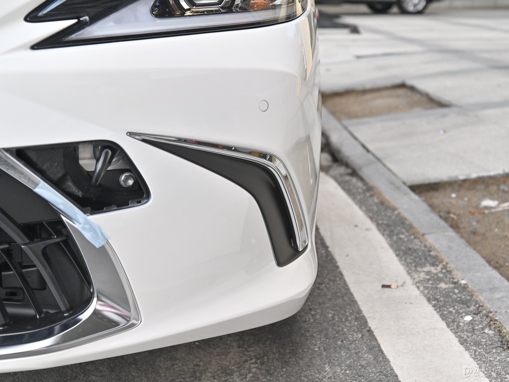 超音速石英白雷克薩斯ES車頭外觀圖片