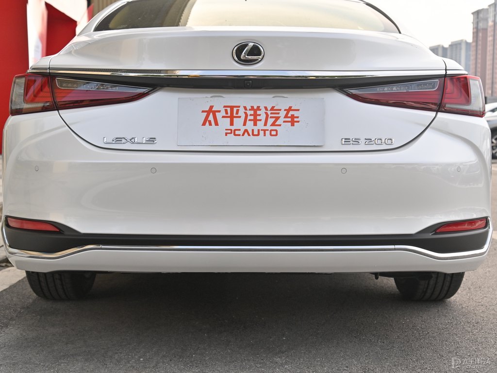 超音速石英白雷克薩斯ES車尾外觀圖片