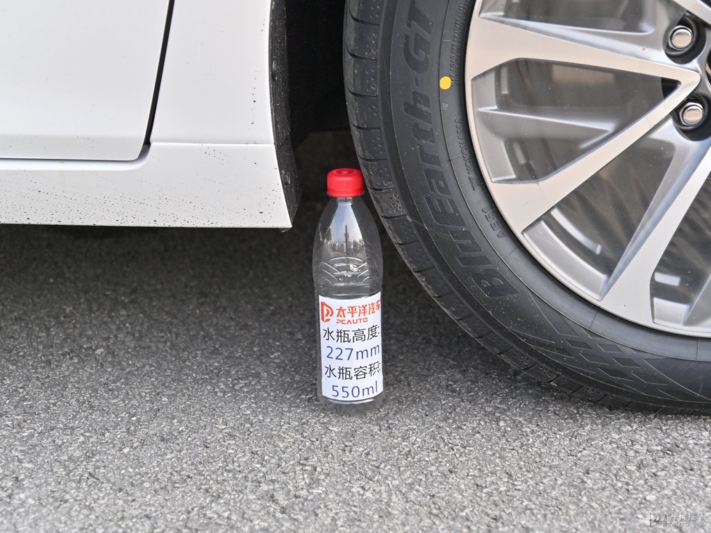 超音速石英白雷克薩斯ES車身外觀圖片