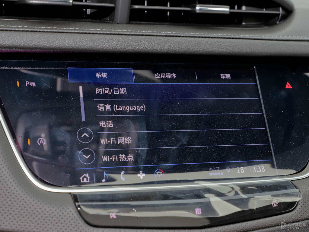 黛藍(lán)凱迪拉克XT5中控內(nèi)飾圖片