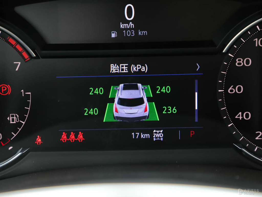 黛藍凱迪拉克XT5中控內(nèi)飾圖片