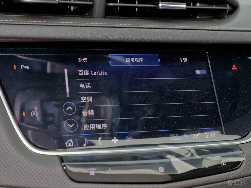 黛藍凱迪拉克XT5中控內飾圖片